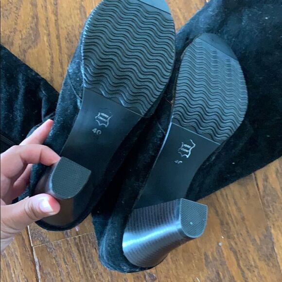 Black over The knee boots - Picture 3 of 4